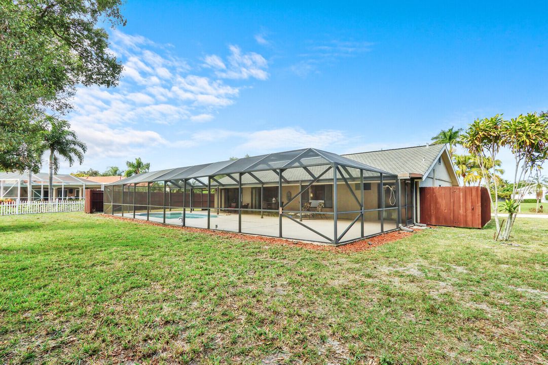 For Sale: $600,000 (3 beds, 3 baths, 2367 Square Feet)