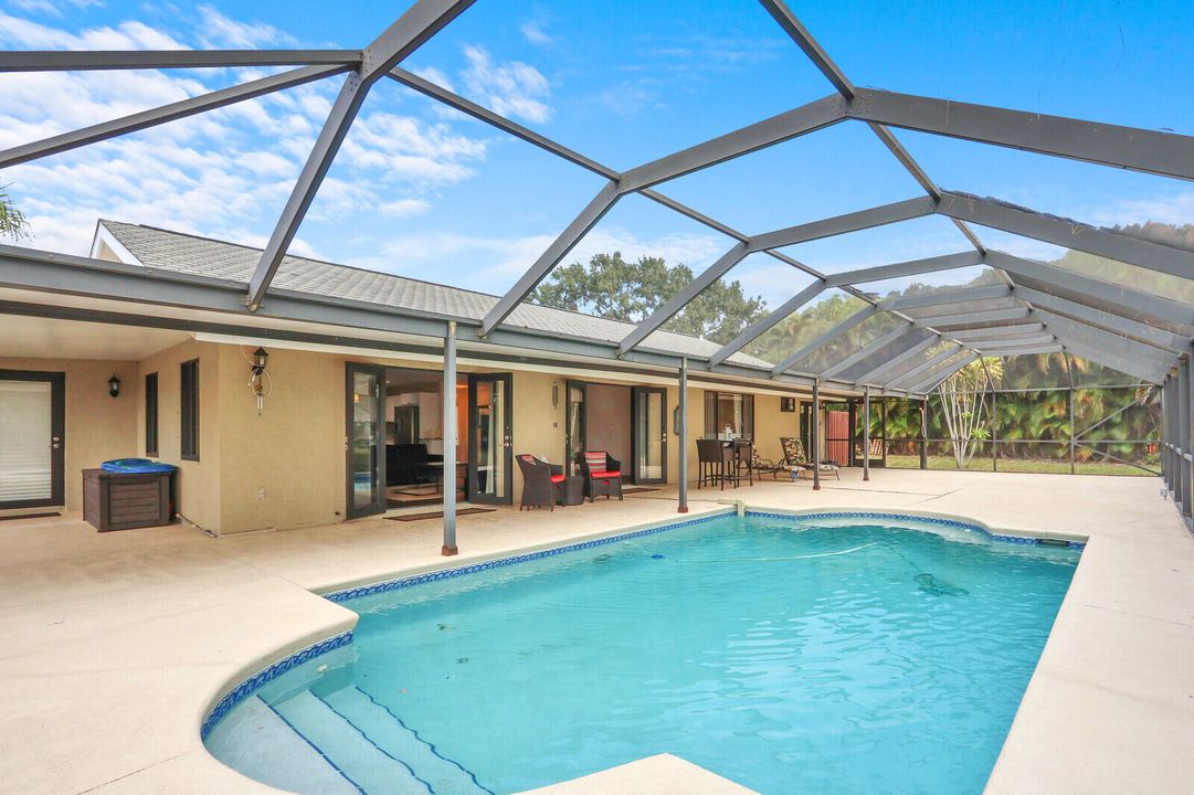 For Sale: $600,000 (3 beds, 3 baths, 2367 Square Feet)