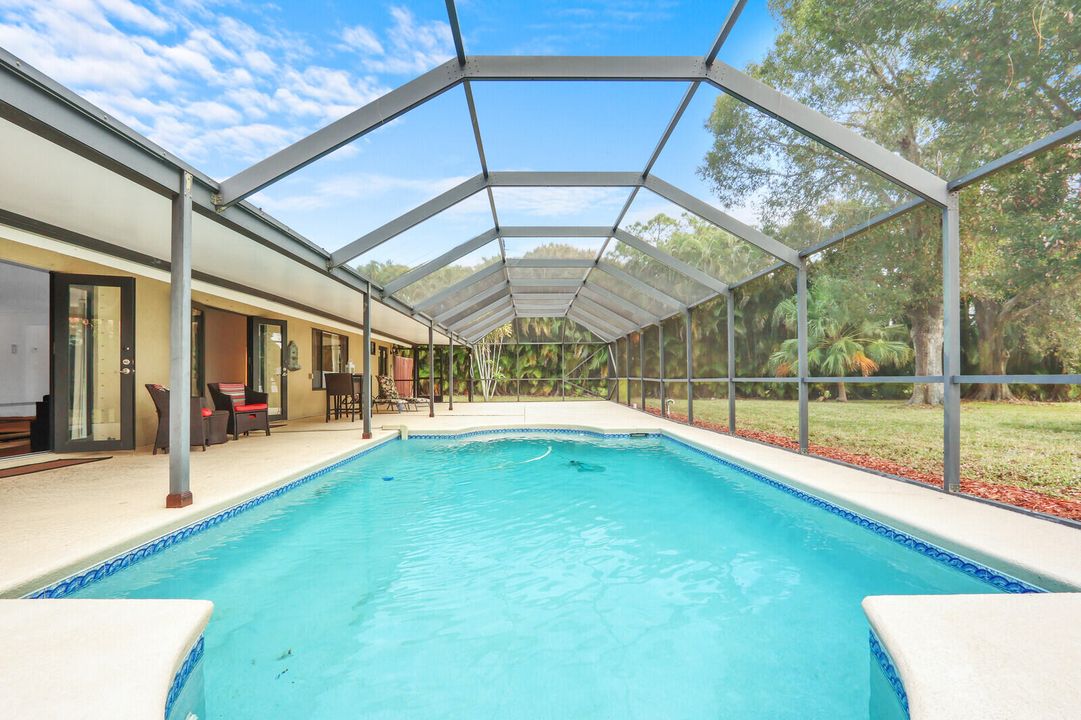 For Sale: $600,000 (3 beds, 3 baths, 2367 Square Feet)