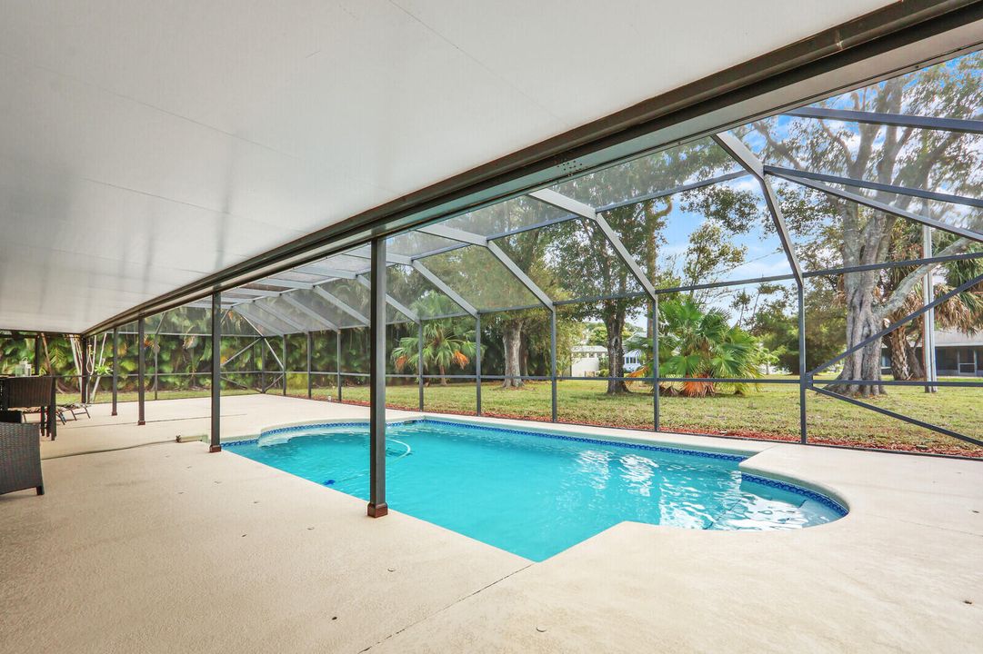 For Sale: $600,000 (3 beds, 3 baths, 2367 Square Feet)