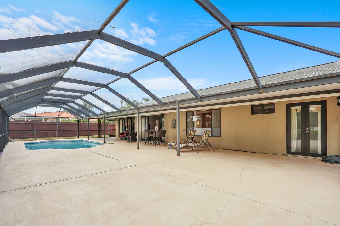 For Sale: $600,000 (3 beds, 3 baths, 2367 Square Feet)