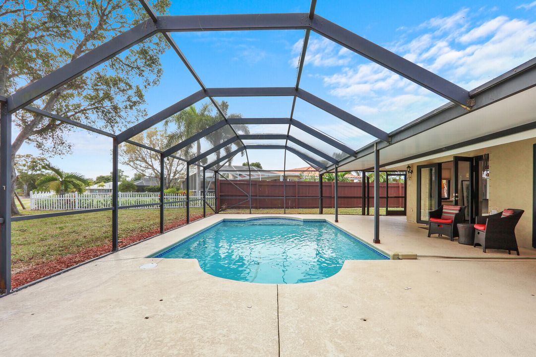 For Sale: $600,000 (3 beds, 3 baths, 2367 Square Feet)