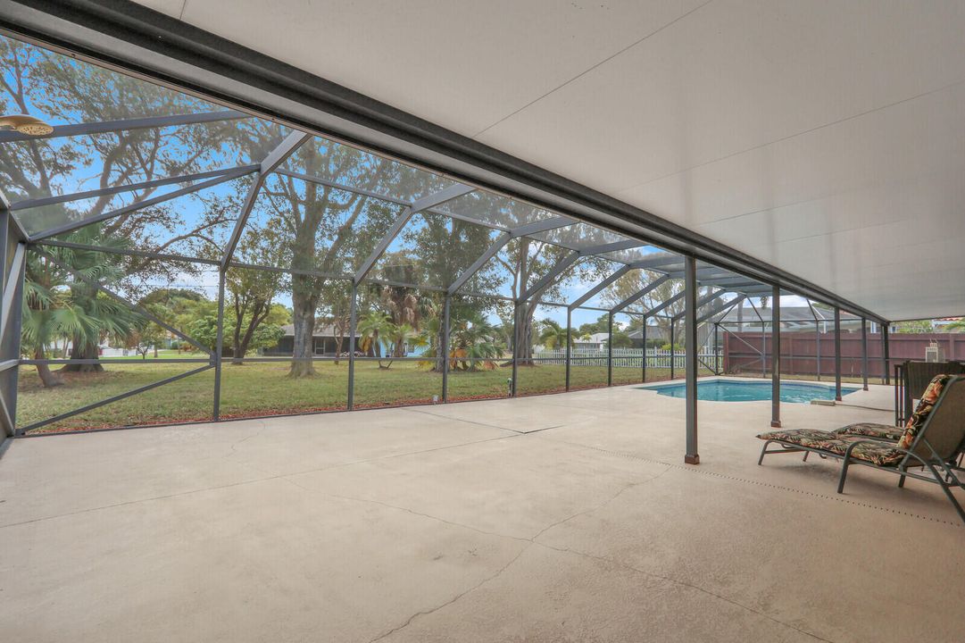 For Sale: $600,000 (3 beds, 3 baths, 2367 Square Feet)