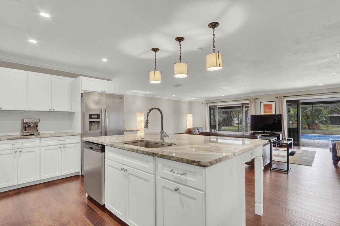 For Sale: $600,000 (3 beds, 3 baths, 2367 Square Feet)