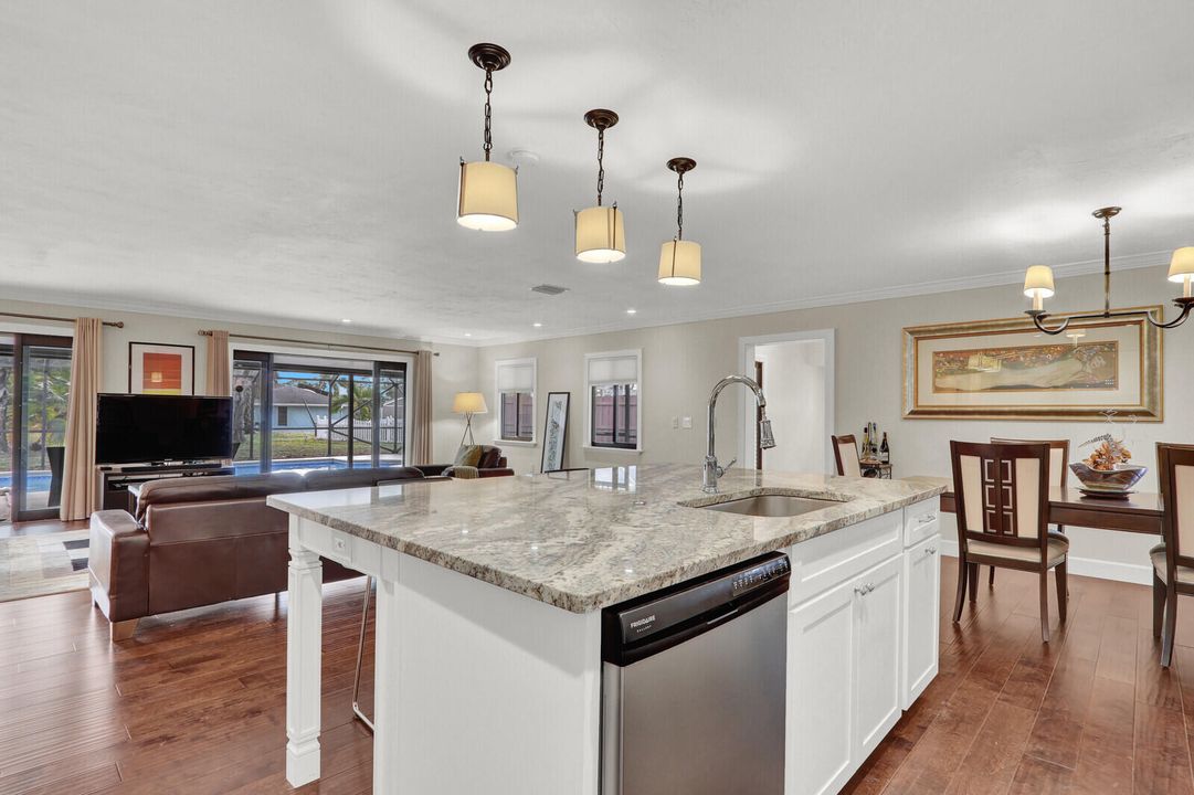 For Sale: $600,000 (3 beds, 3 baths, 2367 Square Feet)