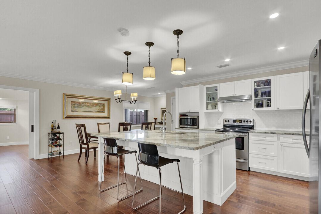 For Sale: $600,000 (3 beds, 3 baths, 2367 Square Feet)