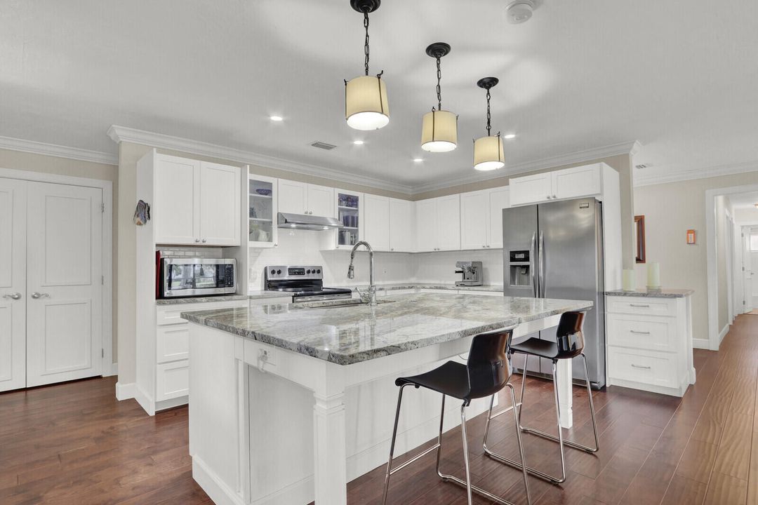 For Sale: $600,000 (3 beds, 3 baths, 2367 Square Feet)