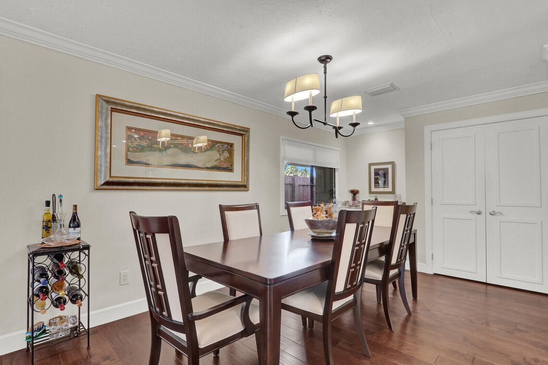 For Sale: $600,000 (3 beds, 3 baths, 2367 Square Feet)