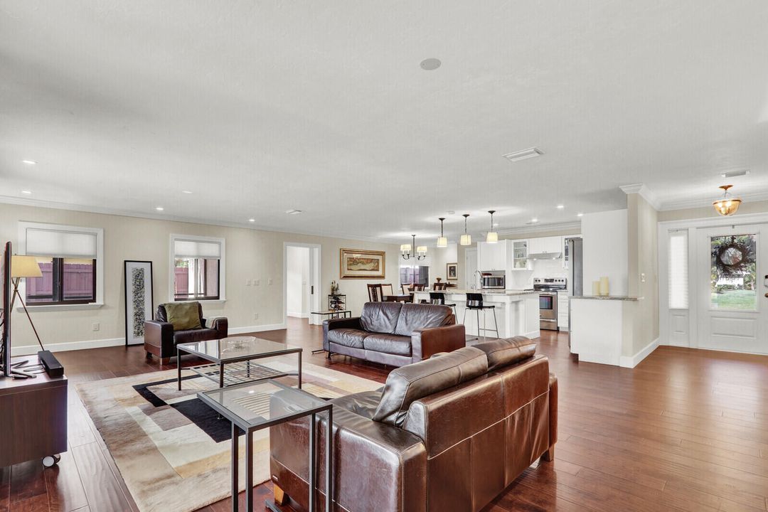 For Sale: $600,000 (3 beds, 3 baths, 2367 Square Feet)