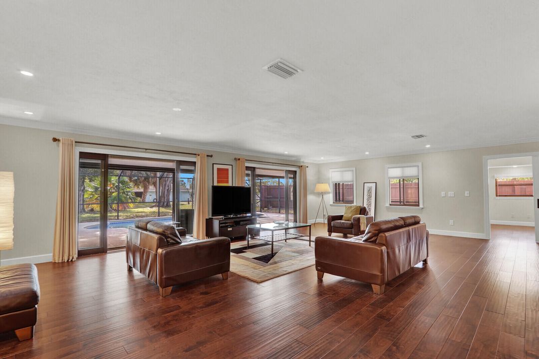 For Sale: $600,000 (3 beds, 3 baths, 2367 Square Feet)