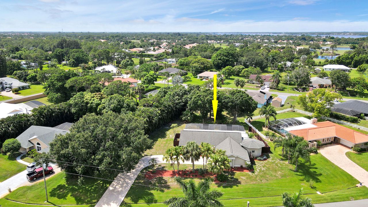 For Sale: $600,000 (3 beds, 3 baths, 2367 Square Feet)