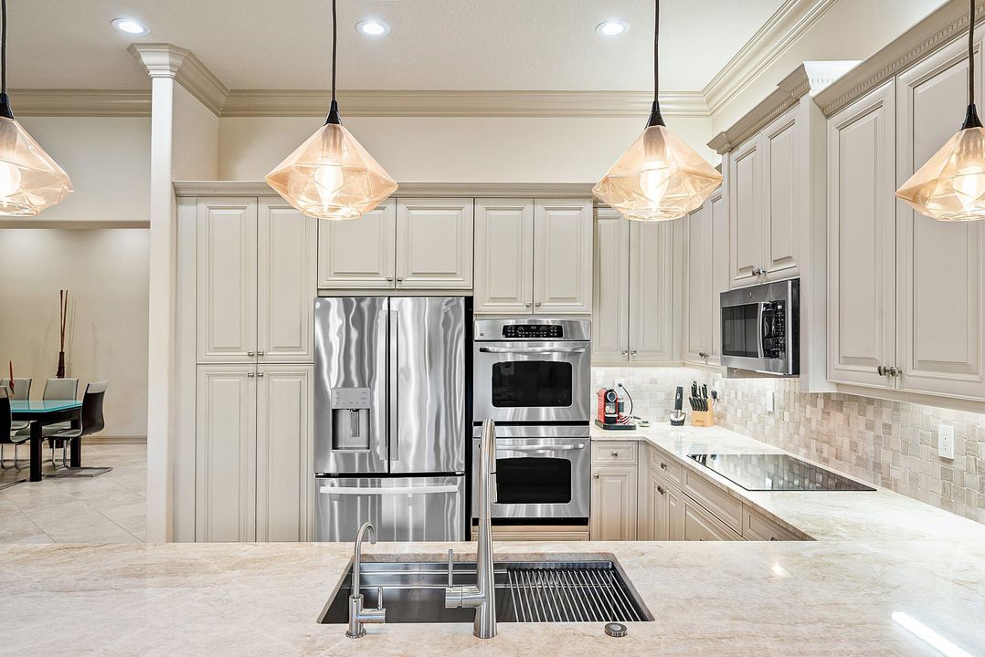 For Sale: $750,000 (3 beds, 2 baths, 2340 Square Feet)