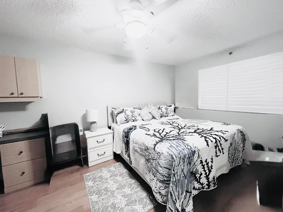 出租: $7,500 (2 贝兹, 2 浴室, 1056 平方英尺)