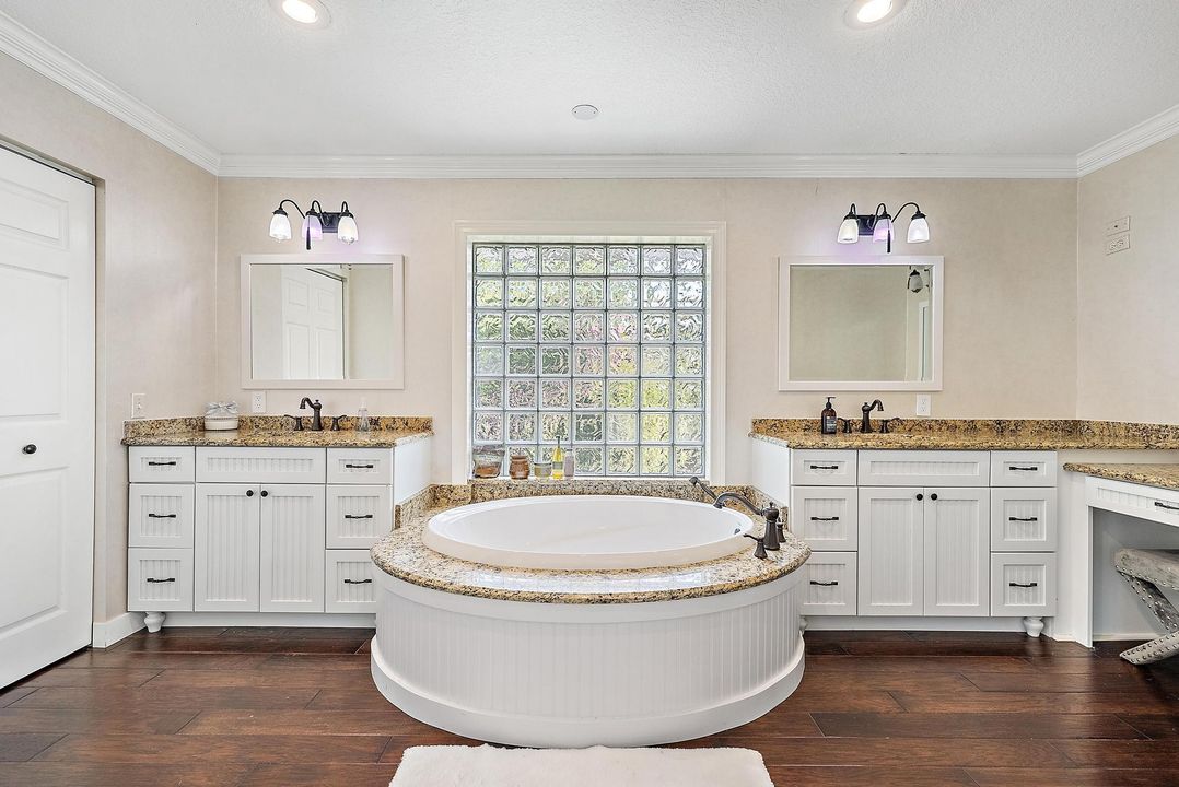 For Rent: $11,200 (5 beds, 4 baths, 4035 Square Feet)