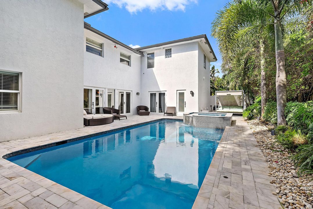 For Rent: $11,200 (5 beds, 4 baths, 4035 Square Feet)