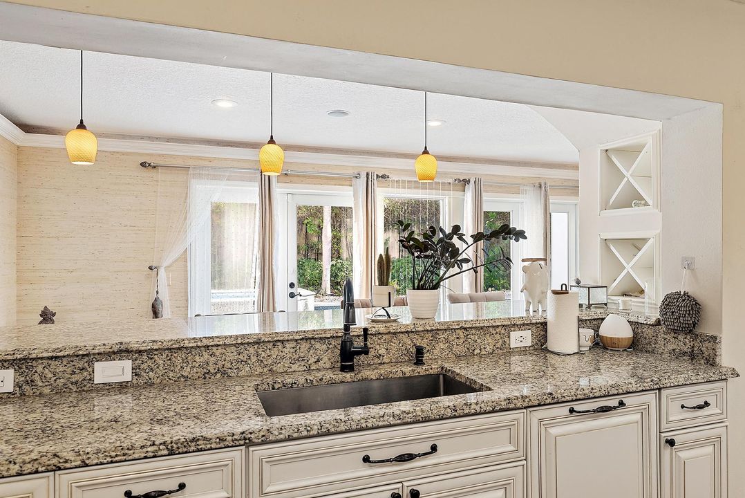 For Rent: $11,200 (5 beds, 4 baths, 4035 Square Feet)