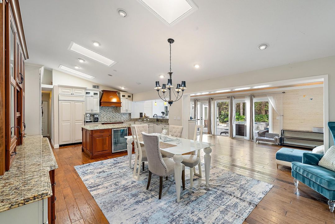 For Rent: $11,200 (5 beds, 4 baths, 4035 Square Feet)