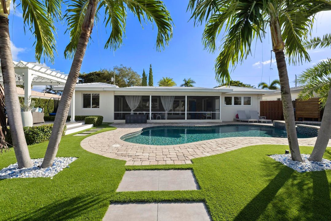 出租: $7,800 (2 贝兹, 2 浴室, 1619 平方英尺)