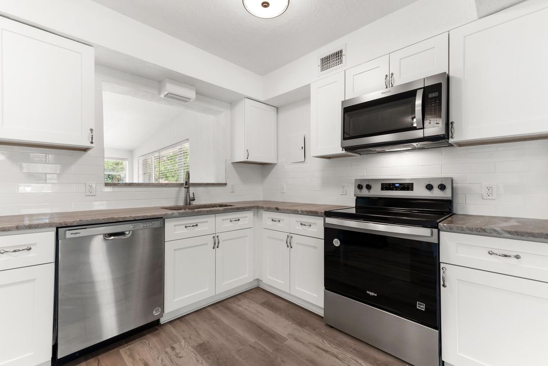 For Rent: $2,500 (3 beds, 2 baths, 1452 Square Feet)