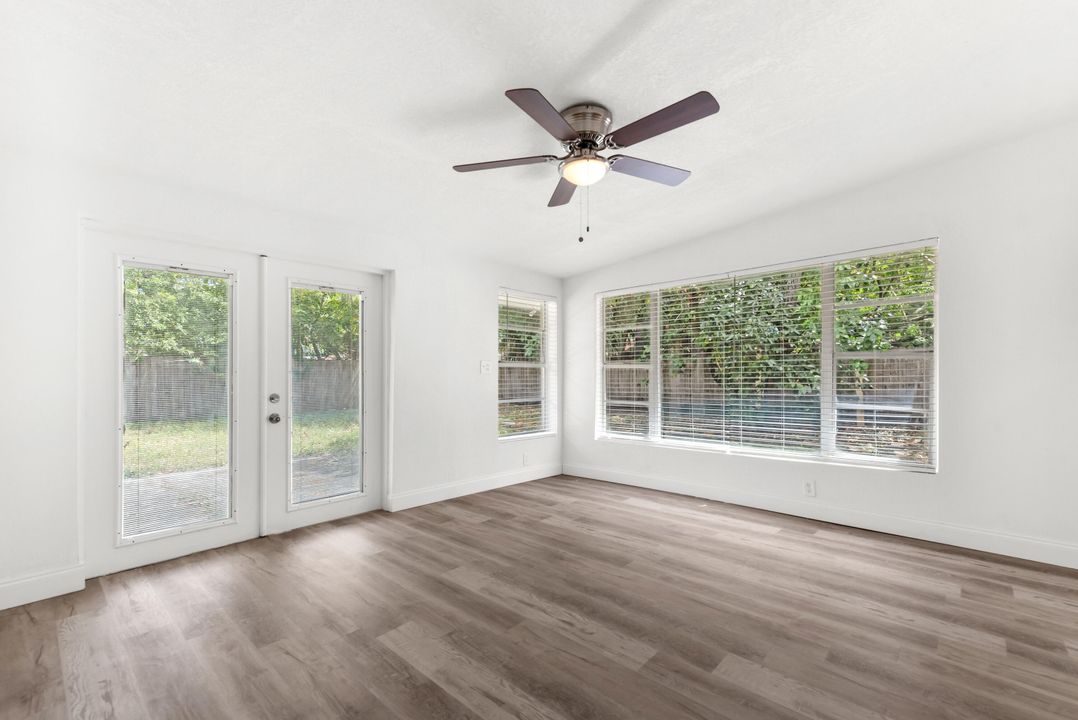 For Rent: $2,500 (3 beds, 2 baths, 1452 Square Feet)