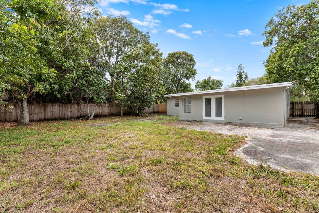 For Rent: $2,500 (3 beds, 2 baths, 1452 Square Feet)