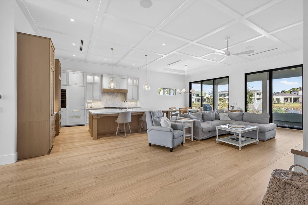 En Venta: $2,400,000 (3 camas, 3 baños, 2976 Pies cuadrados)