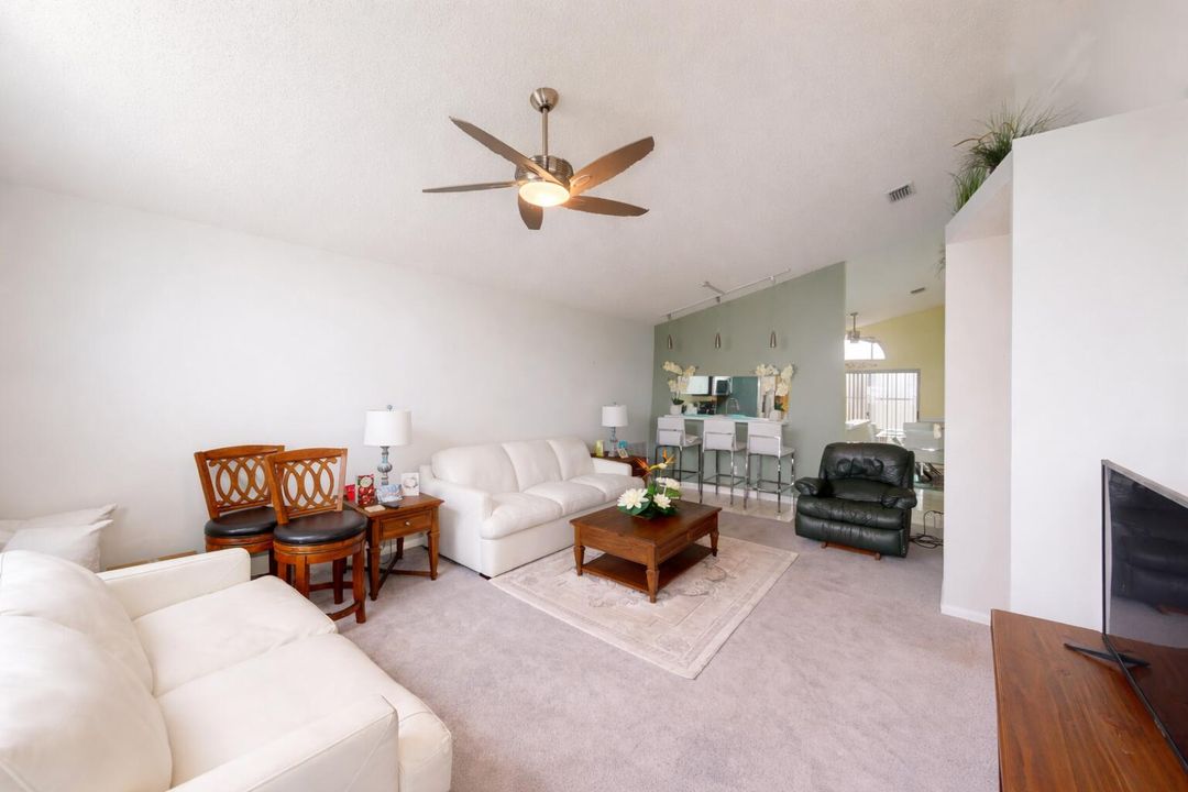 For Sale: $199,000 (2 beds, 2 baths, 1233 Square Feet)
