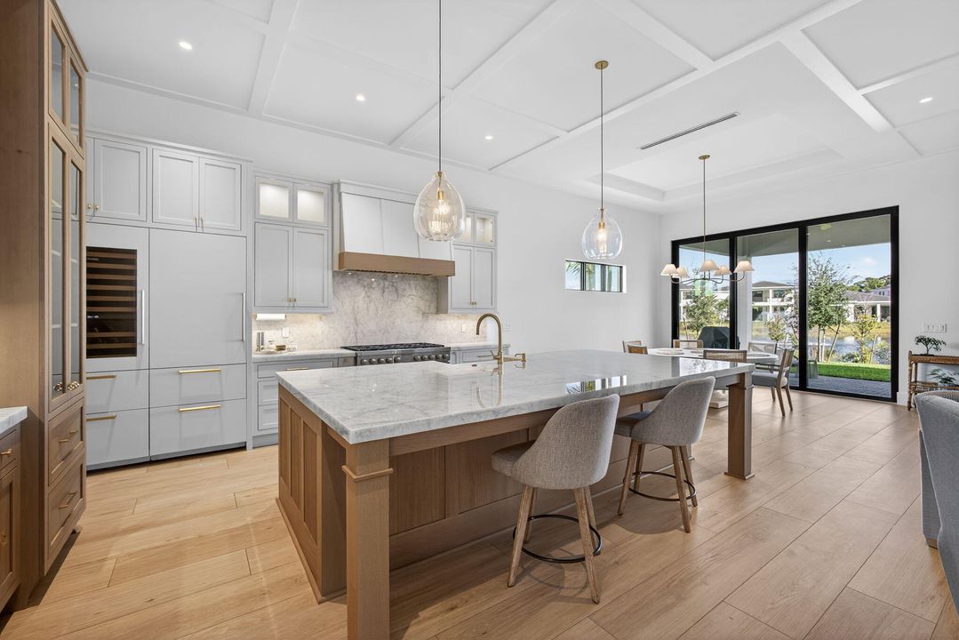 En Venta: $2,400,000 (3 camas, 3 baños, 2976 Pies cuadrados)