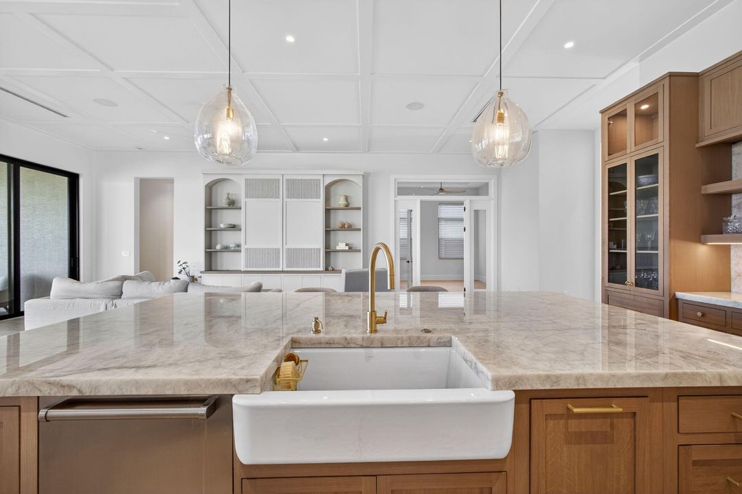 En Venta: $2,400,000 (3 camas, 3 baños, 2976 Pies cuadrados)