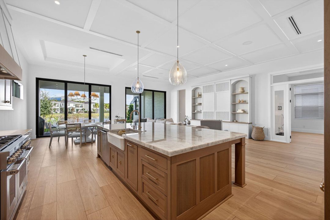 En Venta: $2,400,000 (3 camas, 3 baños, 2976 Pies cuadrados)