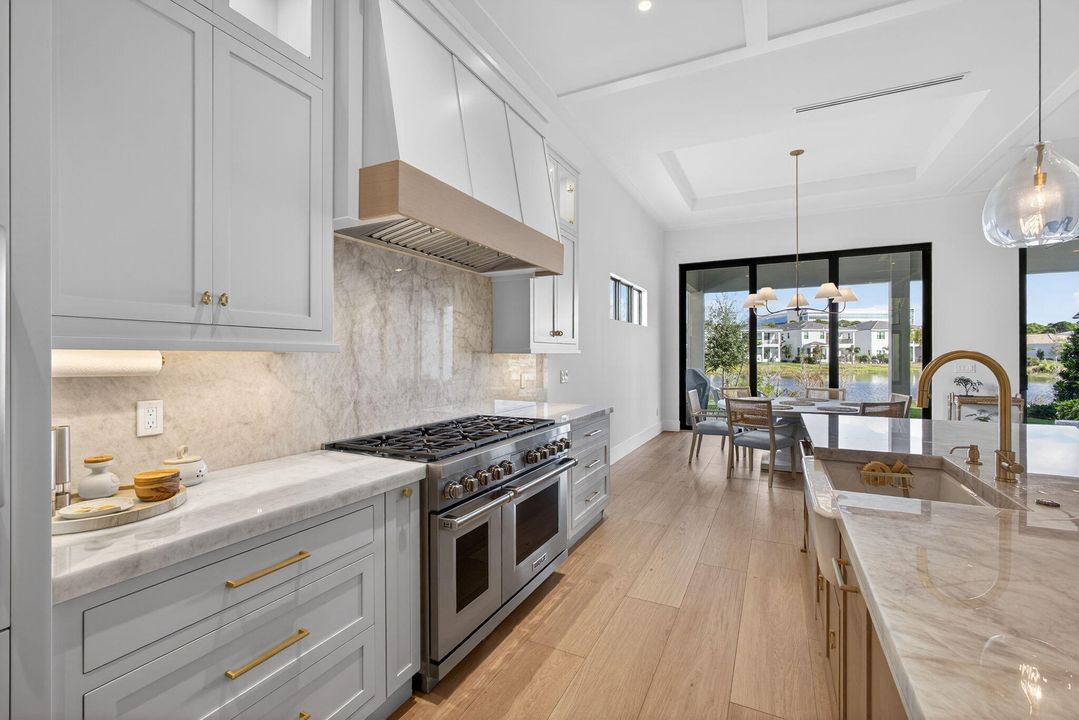 En Venta: $2,400,000 (3 camas, 3 baños, 2976 Pies cuadrados)