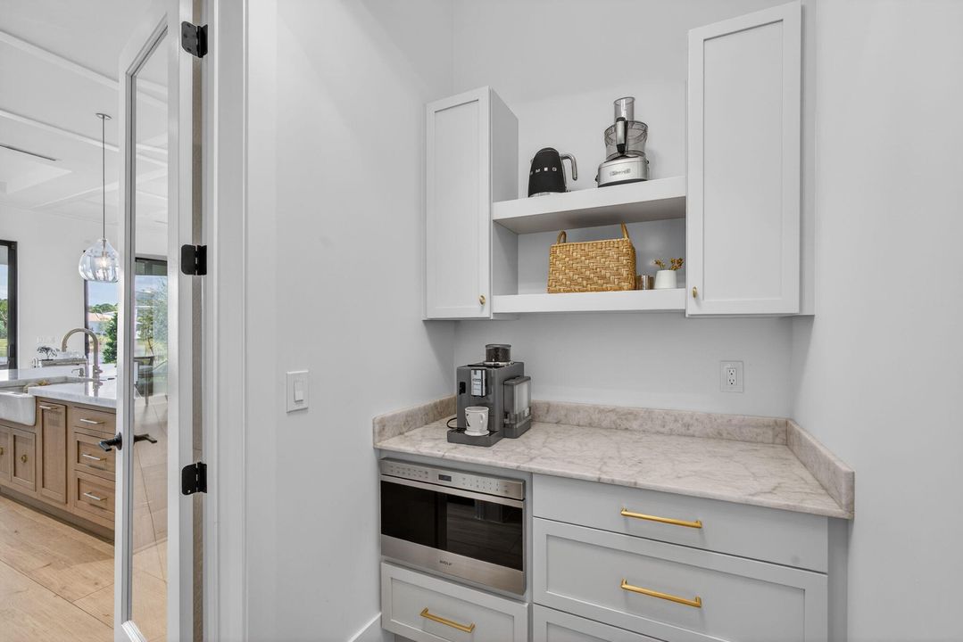 En Venta: $2,400,000 (3 camas, 3 baños, 2976 Pies cuadrados)