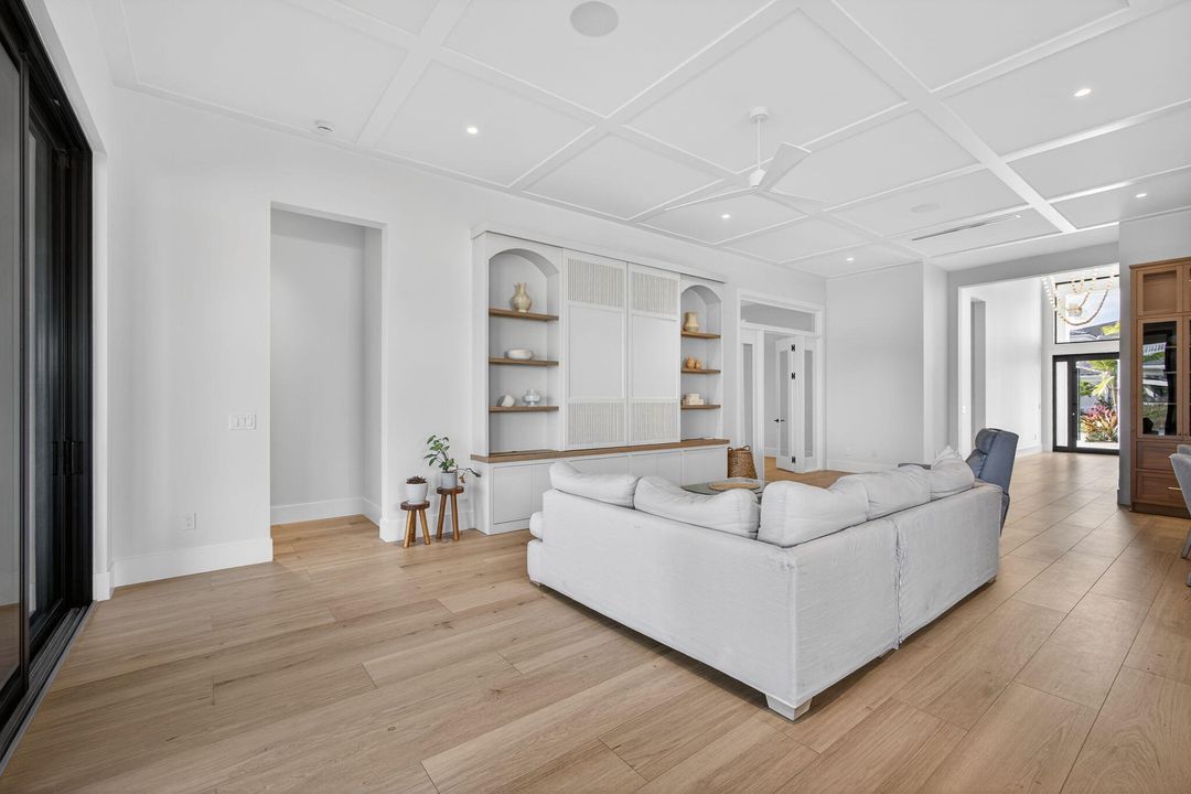 En Venta: $2,400,000 (3 camas, 3 baños, 2976 Pies cuadrados)