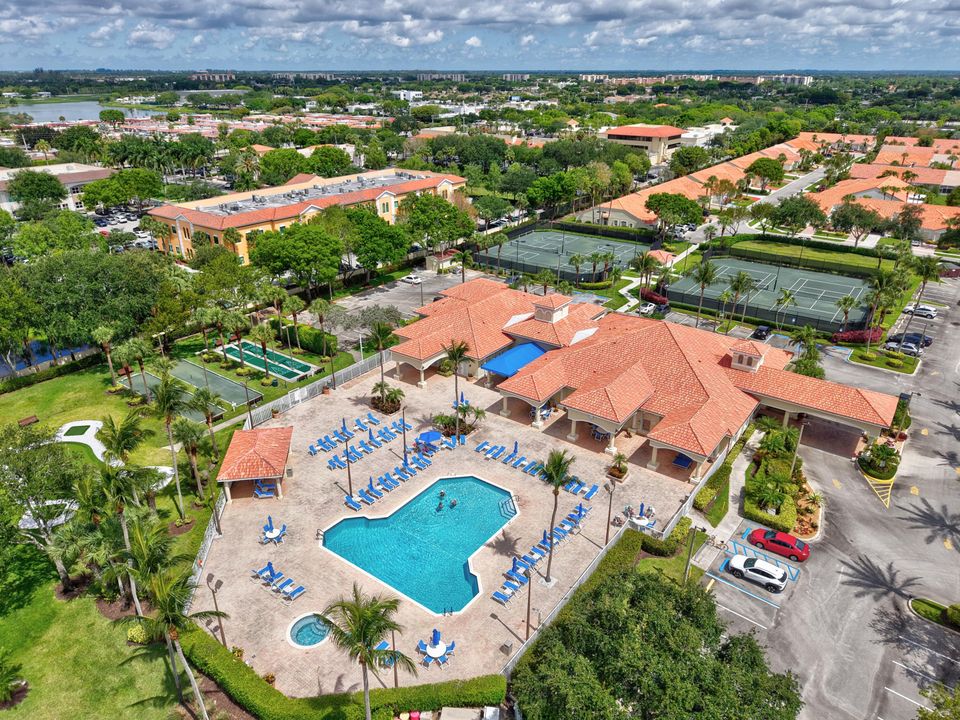 For Sale: $389,000 (2 beds, 2 baths, 1559 Square Feet)