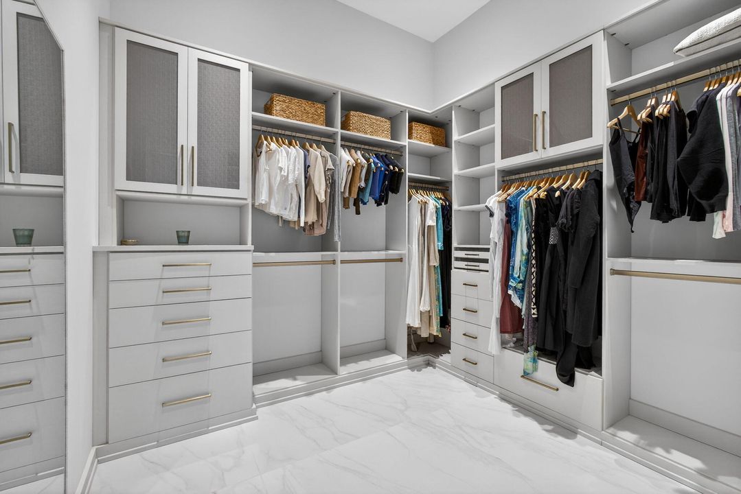 En Venta: $2,400,000 (3 camas, 3 baños, 2976 Pies cuadrados)