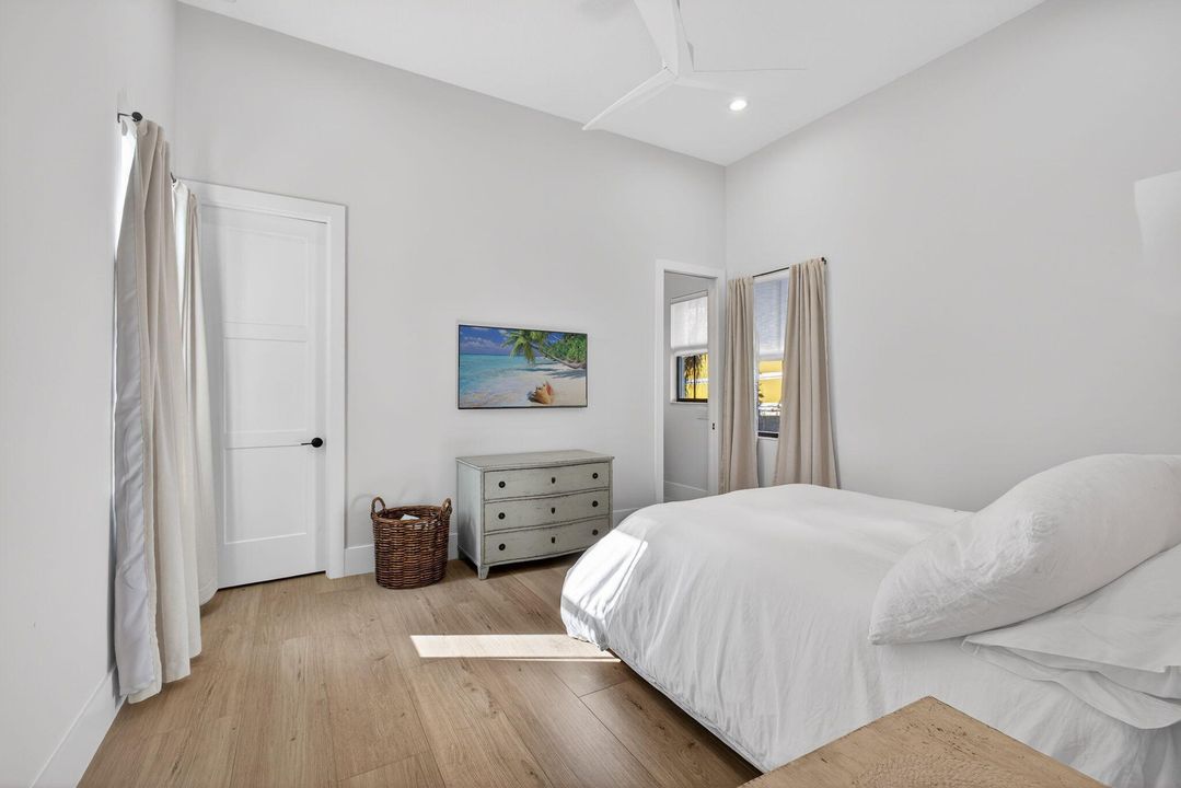 En Venta: $2,400,000 (3 camas, 3 baños, 2976 Pies cuadrados)