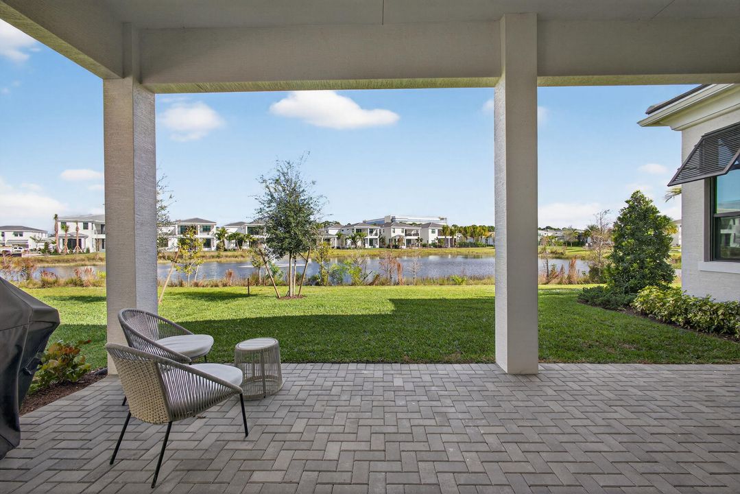 En Venta: $2,400,000 (3 camas, 3 baños, 2976 Pies cuadrados)