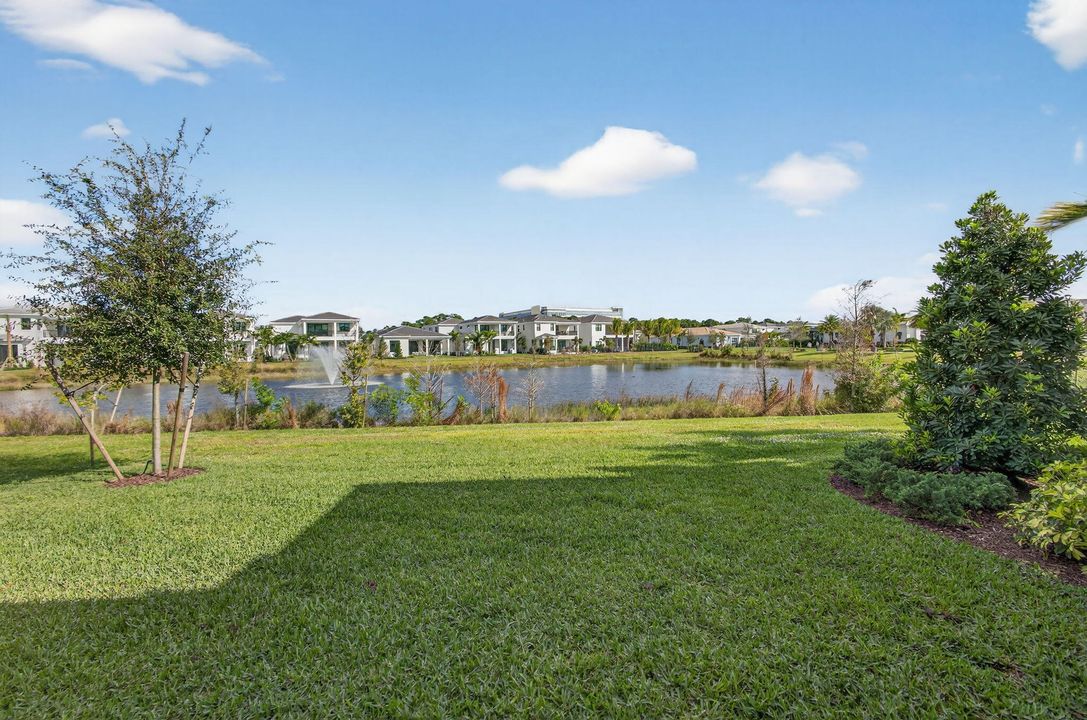 En Venta: $2,400,000 (3 camas, 3 baños, 2976 Pies cuadrados)