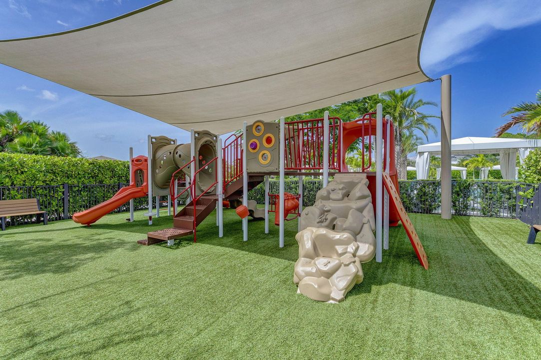 En Venta: $2,400,000 (3 camas, 3 baños, 2976 Pies cuadrados)