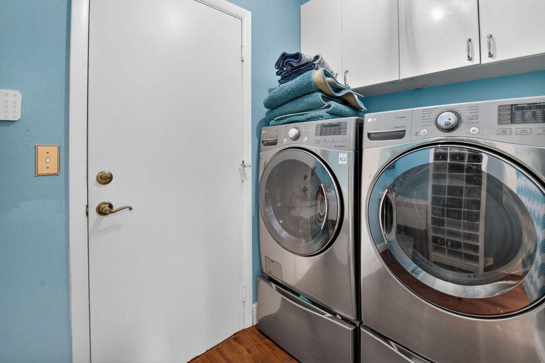 合同活跃: $675,000 (4 贝兹, 2 浴室, 2558 平方英尺)