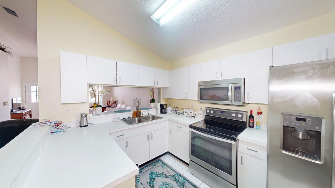 For Sale: $199,000 (2 beds, 2 baths, 1233 Square Feet)