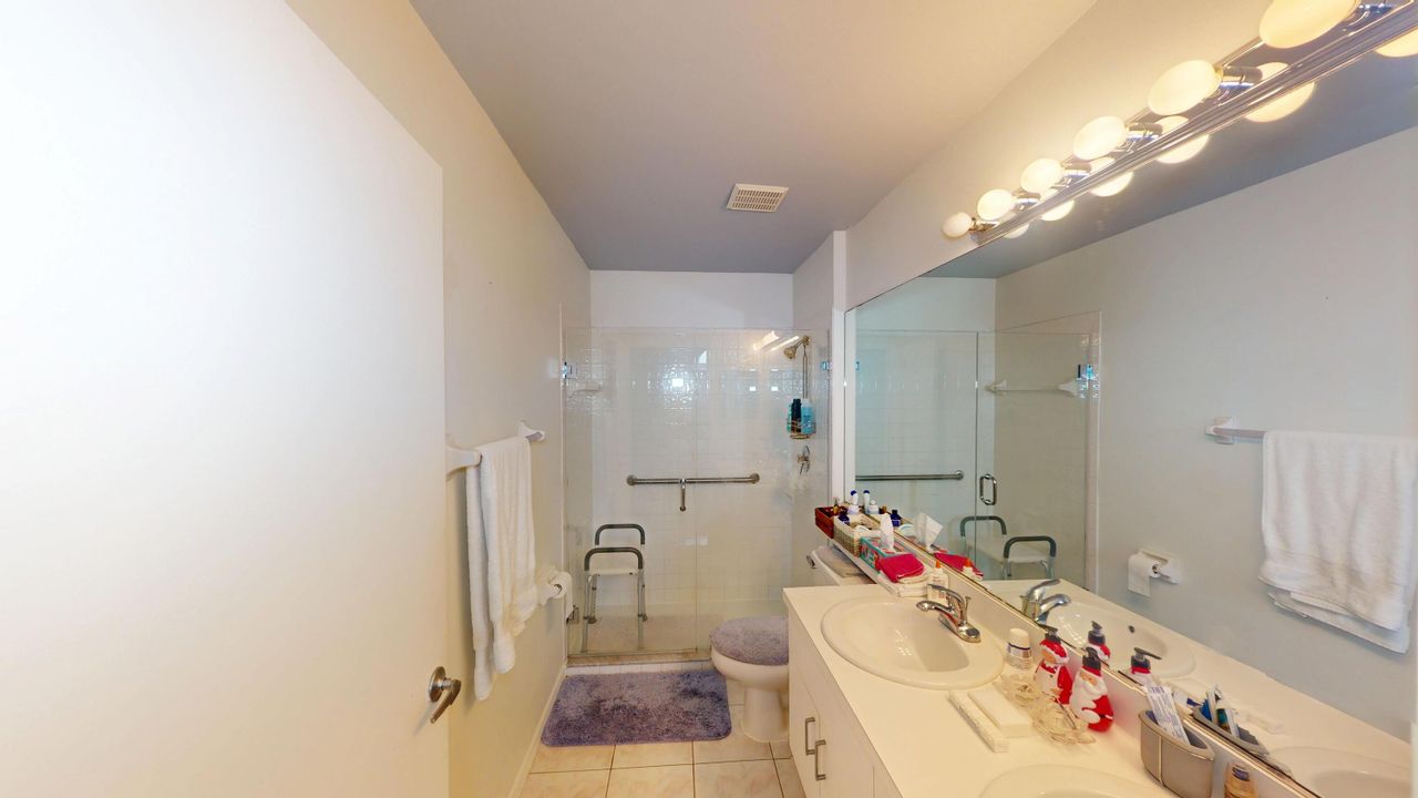 For Sale: $199,000 (2 beds, 2 baths, 1233 Square Feet)