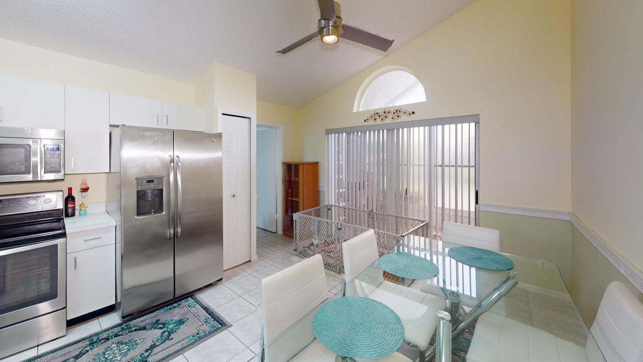 For Sale: $199,000 (2 beds, 2 baths, 1233 Square Feet)