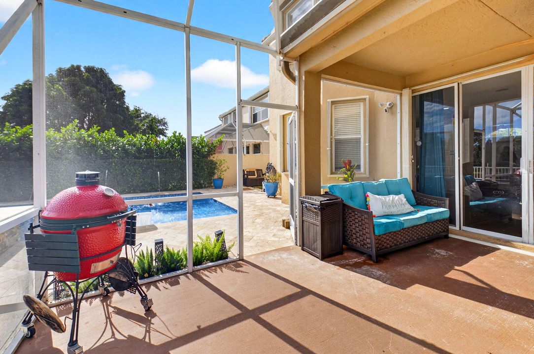 合同活跃: $675,000 (4 贝兹, 2 浴室, 2558 平方英尺)