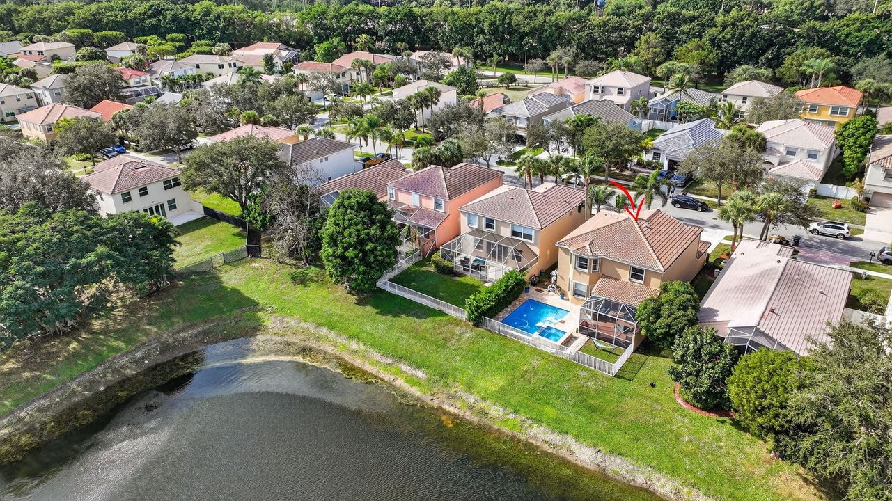 合同活跃: $675,000 (4 贝兹, 2 浴室, 2558 平方英尺)