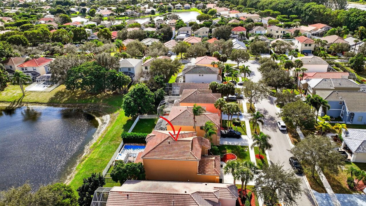 合同活跃: $675,000 (4 贝兹, 2 浴室, 2558 平方英尺)