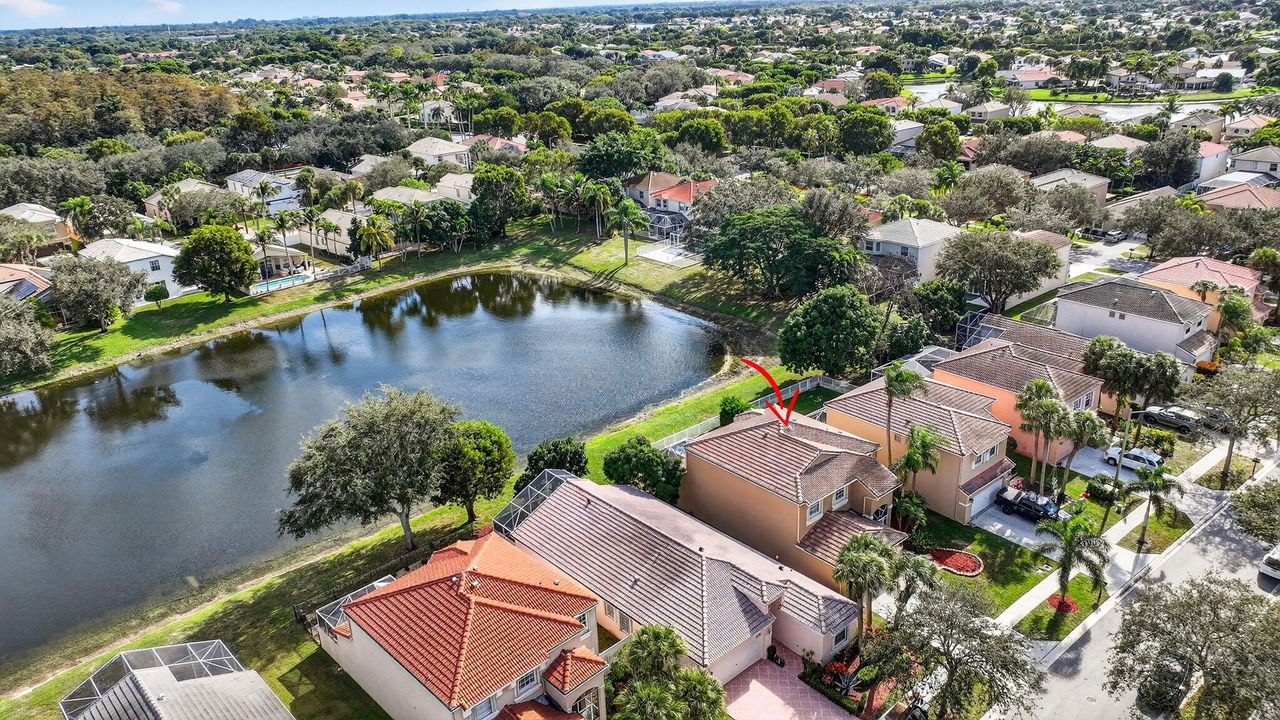 合同活跃: $675,000 (4 贝兹, 2 浴室, 2558 平方英尺)