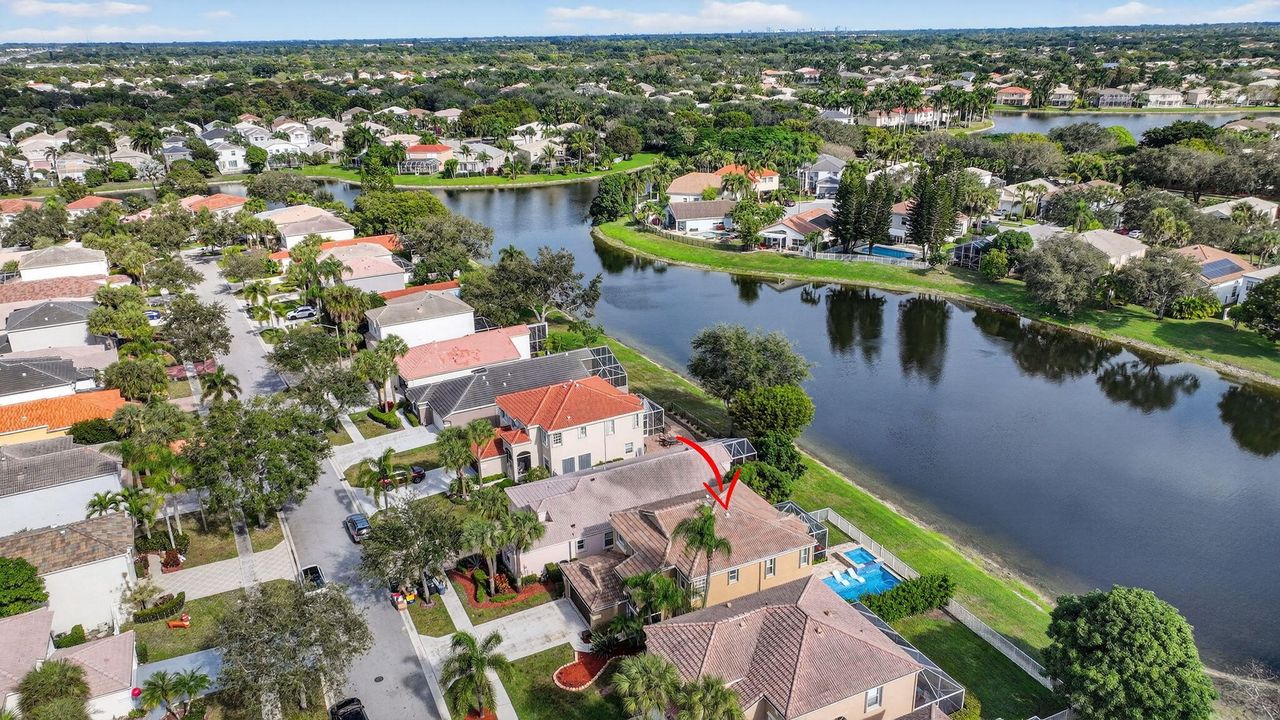 合同活跃: $675,000 (4 贝兹, 2 浴室, 2558 平方英尺)