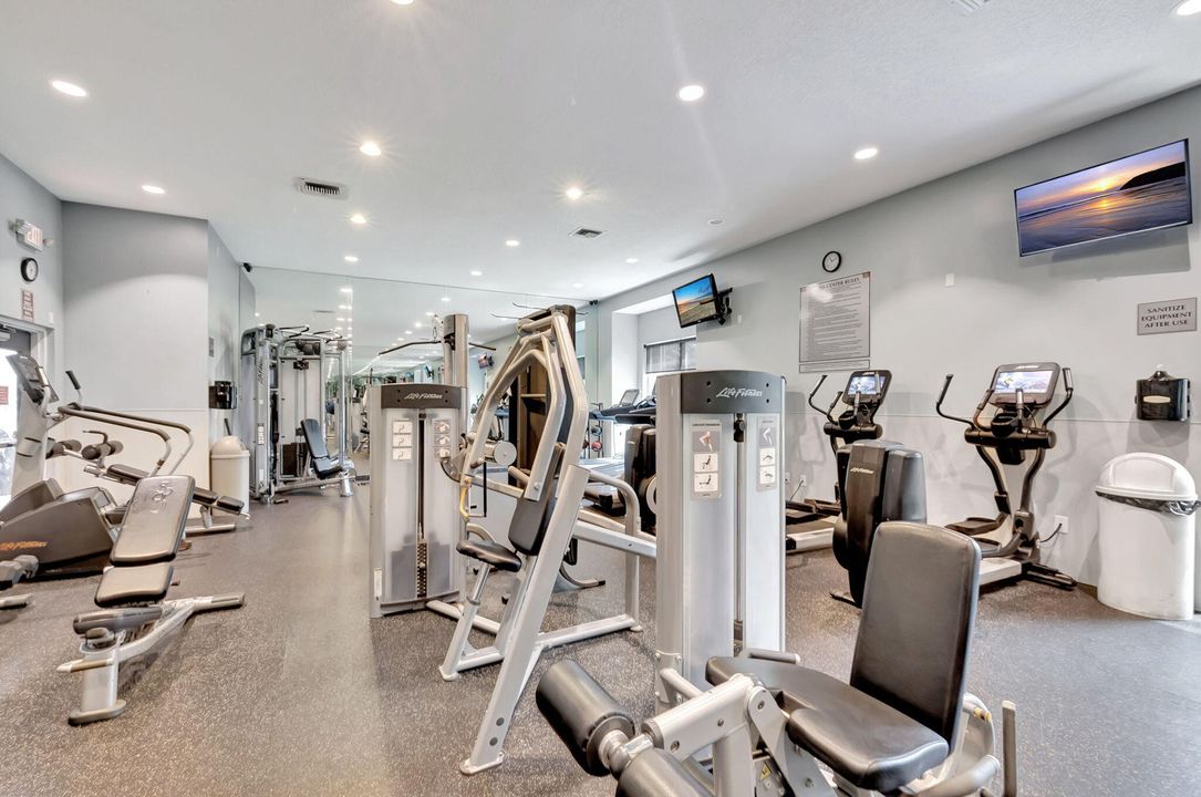 合同活跃: $675,000 (4 贝兹, 2 浴室, 2558 平方英尺)