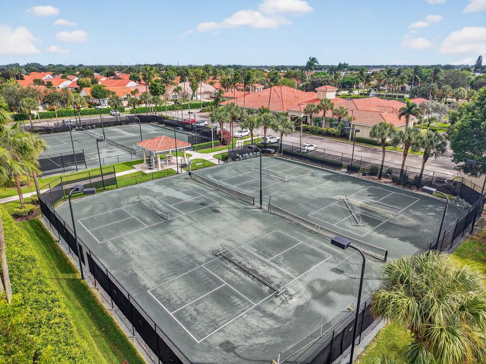 For Sale: $389,000 (2 beds, 2 baths, 1559 Square Feet)